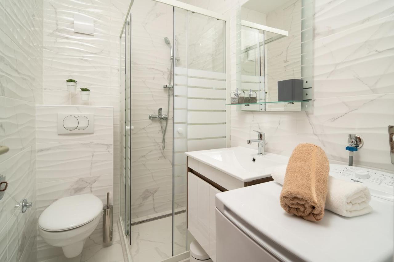 A Apartman *